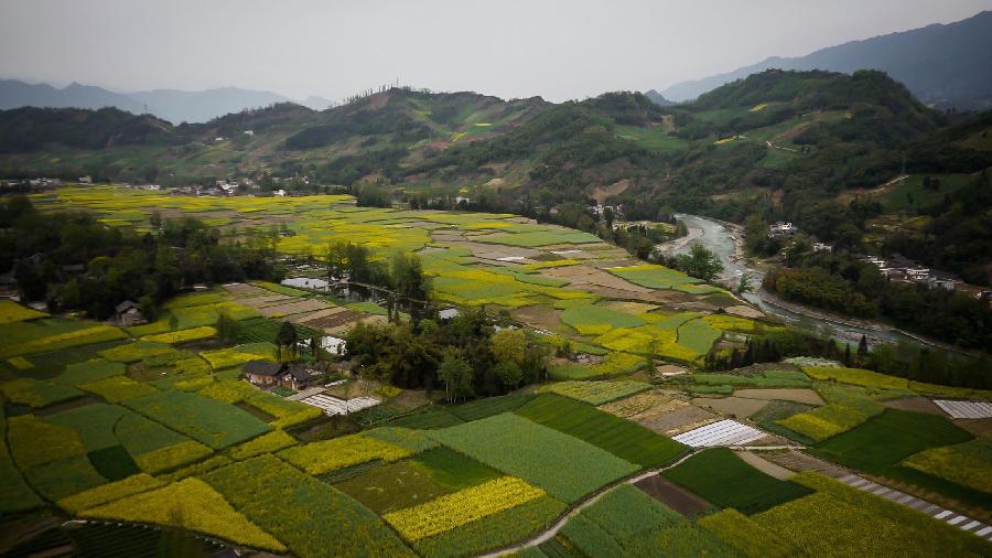 Photo taken on March 20, 2013 shows the aerial view of Siyan Township in Lushan County, southwest China's Sichuan Province. Located at where the Sichuan Basin and the Qinghai-Tibet Plateau meet, Lushan County boasts beautiful and diversified landscape. (Xinhua)