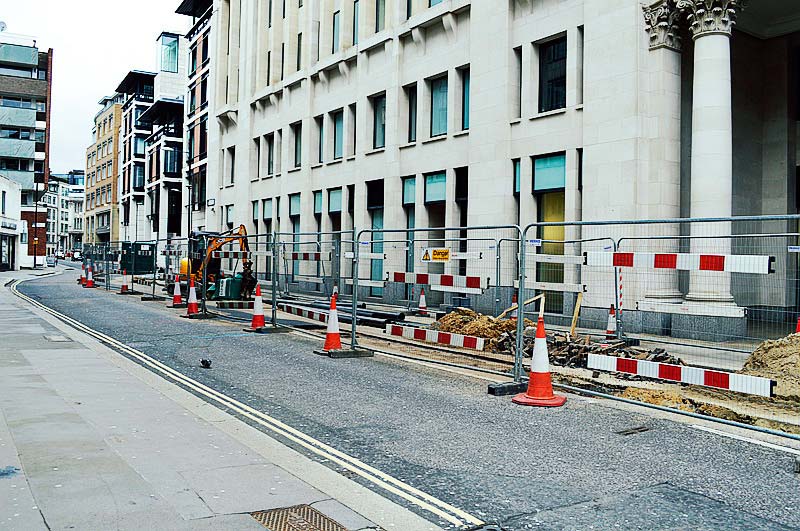 Ave Maria Lane in downtown London is under construction. (Photo/ People’s Daily Online)