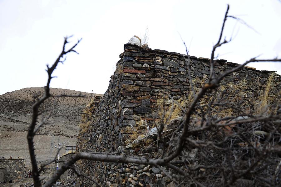 Photo taken on March 22, 2013 shows a stone house which is aged over 600 years in Yangda Village of Riwar Township in Suoxian County in the Nagqu Prefecture, southwest China's Tibet Autonomous Region. Three stone houses, each with the age exceeding more than 600 years, are preserved well in the village. (Xinhua/Liu Kun)