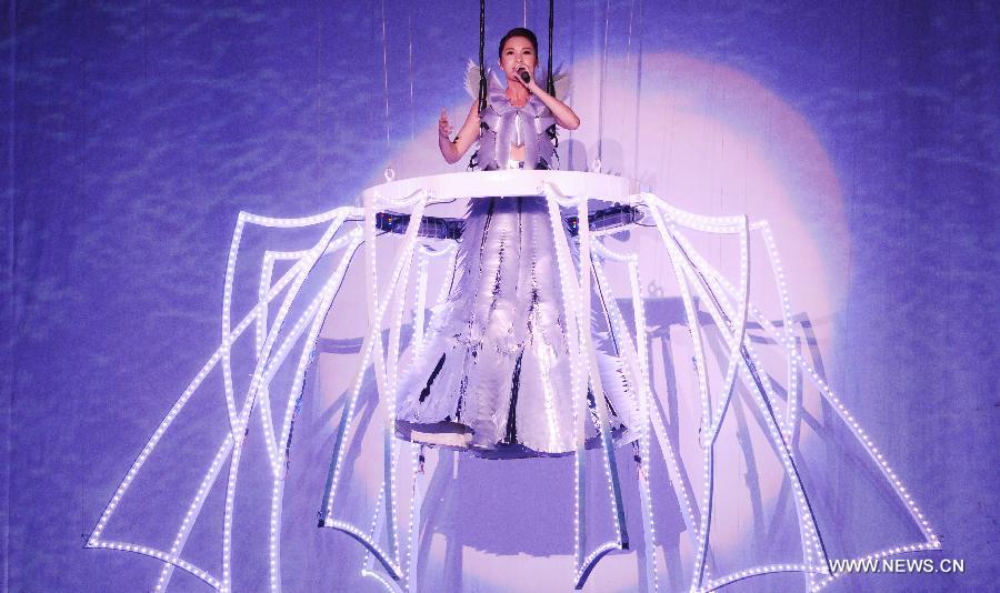 Singer Rainie Yang performs during one of her world tour concerts at Taipei Arena in Taipei, southeast China's Taiwan, March 23, 2013. (Xinhua)