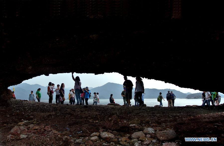 Tourists visit Ap Chau Island for a weekend vacation in south China's Hong Kong, March 24, 2013. (Xinhua/Chen Xiaowei)