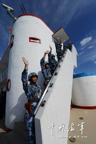 A joint maneuver taskforce under the South Sea Fleet of the Navy of the Chinese People’s Liberation Army (PLA) cruised the islands garrisoned by the troops of the South Sea Fleet in the waters of the South China Sea on March 23, 2013.(navy.81.cn/Qian Xiaohu, Song Xin)