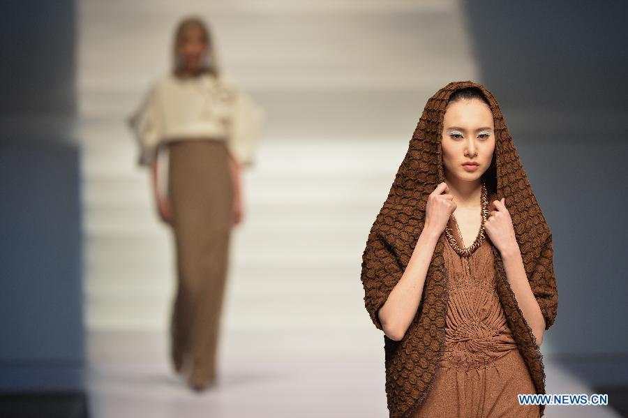 A model presents a creation of designers attending the 21st China International Young Fashion Designers Contest in Beijing, capital of China, March 25, 2013. The contest theming Boundary has attracted 29 designers from 16 countries. (Xinhua/Li Xin)