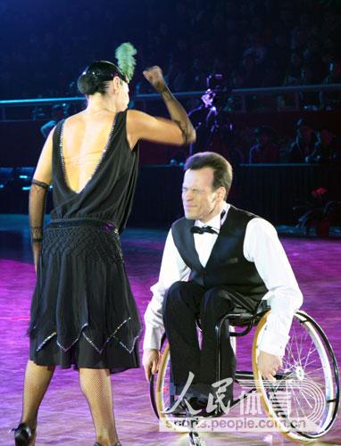 Stunning wheelchair dance(Photo/People's Daily Online)