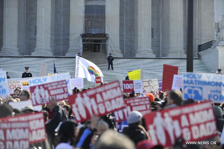 Supporters and opponents of same-sex marriage rally outside the U.S. Supreme Court in Washington D.C., capital of the United States, March 26, 2013. U.S. Supreme Court on Tuesday heard arguments of California's ban on same-sex marriage, opening two days of monumental proceedings on the issue. (Xinhua/Zhang Jun) 