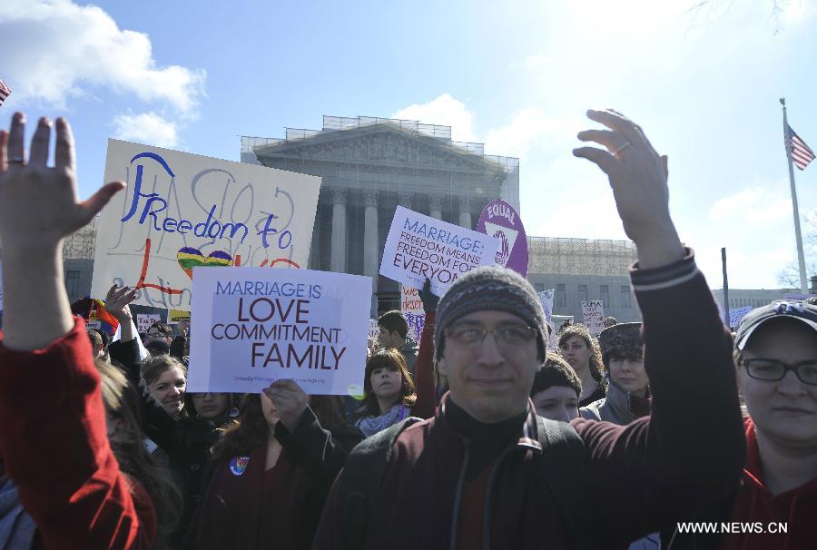 Supporters and opponents of same-sex marriage rally outside the U.S. Supreme Court in Washington D.C., capital of the United States, March 26, 2013. U.S. Supreme Court on Tuesday heard arguments of California's ban on same-sex marriage, opening two days of monumental proceedings on the issue. (Xinhua/Zhang Jun) 