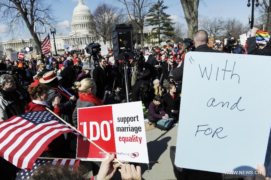 Supporters and opponents of same-sex marriage rally outside the U.S. Supreme Court in Washington D.C., capital of the United States, March 26, 2013. U.S. Supreme Court on Tuesday heard arguments of California's ban on same-sex marriage, opening two days of monumental proceedings on the issue. (Xinhua/Zhang Jun) 