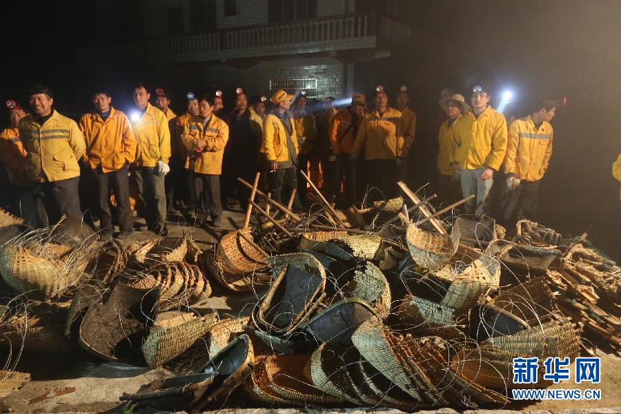 A rain-triggered mudslide caused a freight train to derail at 9:18 p.m. on Tuesday, central China.No casualties have been reported according to local railway authorities. (Xinhua Photo)