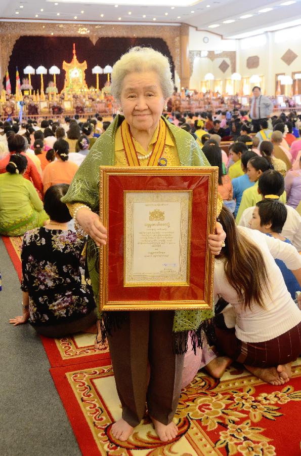 China's Myanmar language expert Su Xiuyu, a professor from China's Beijing Foreign Studies University, poses for photos in Nay Pyi Taw, Myanmar, March 26, 2013. Su won one of Myanmar's highest religious medals of commendation conferred by Myanmar's President U Thein Sein here Tuesday in honor of her outstanding contribution to the cause of education, religious affairs, social welfare and China- Myanmar friendship. (Xinhua/Jin Fei)