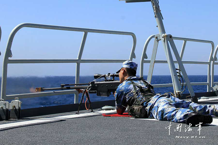 The 14th escort taskforce under the Navy of the Chinese People's Liberation Army (PLA) organizes its marines to conduct a precision shooting training with the new type sniper rifles on March 24, 2013. (navy.81.cn/Yang Qinghai, Li Ding)