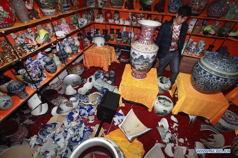 Chinawares are torn down by strong wind and fall into pieces at a shop in Liuzhou City, south China's Guangxi Zhuang Autonomous Region, March 28, 2013. Strong wind and thunder hit the city on Thursday. (Xinhua/Zhang Cunli)