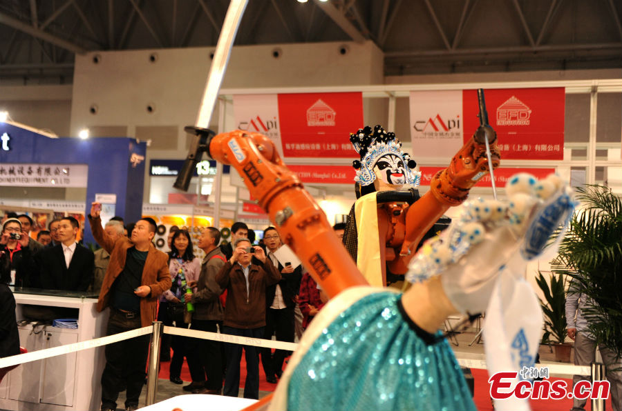 Robots clad in Peking Opera costumes display their technical ability at the13th China Metal and Metallurgy Exhibition in Chongqing, March 28, 2013. (CNS/Chen Chao)