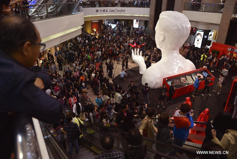 A five-metre-high sculpture of late Hong Kong singer Leslie Cheung is seen displayed at an exhibition for paying tribute to Cheung in Hong Kong, south China, March 30, 2013. The exhibition is held to mark the 10th anniversary of the death of Leslie Cheung, who leapt to his death from a hotel in Hong Kong on April 1, 2003. A total of 1,900,119 origami cranes, folded by fans around the world, are displayed inside a giant red cube, which broke the Guinness World Record as "the largest display of origami cranes". (Xinhua/Chen Xiaowei)