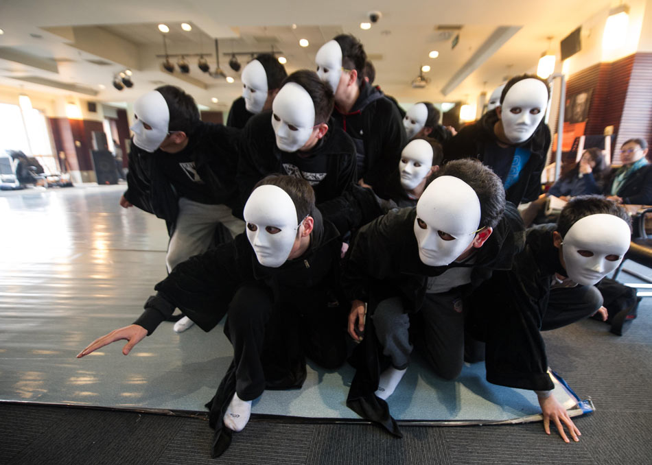 Actors in rehearsal of the ancient Greek tragedy "Oedipus" on March 26, 2013. Director Li Liuyi's "Oedipus" will be performed on the stage of the national center. (Xinhua/Luo Xiaoguang)