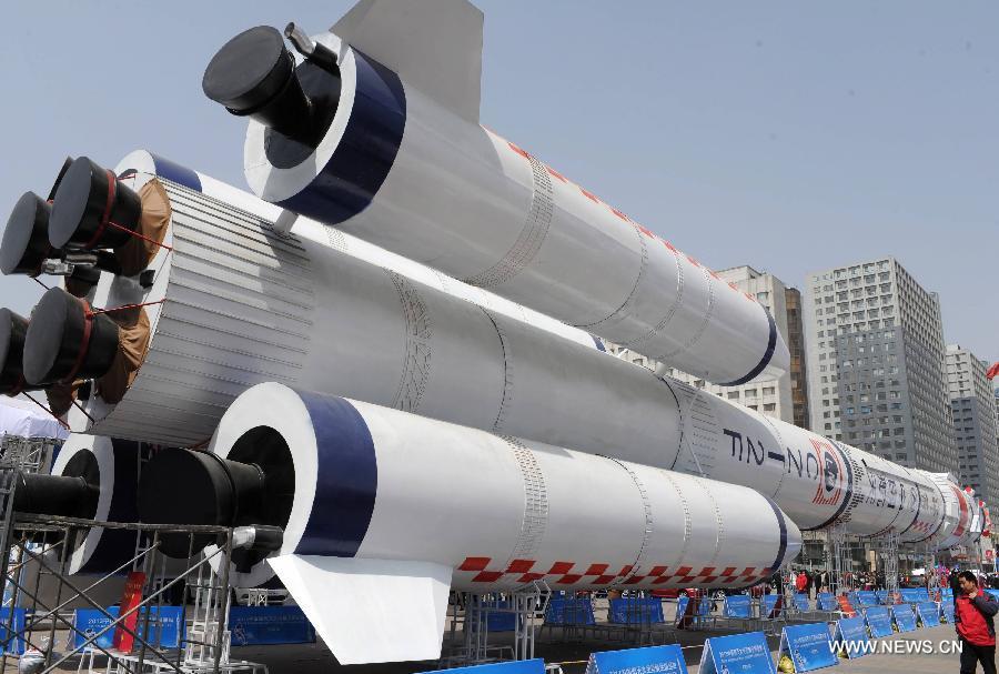 Photo taken on Aprial 1, 2013 shows the model of the Long March 2F carrier rockets presented on the China's Space Exhibition in Hebei Museum in Shijiazhuang, capital of north China's Hebei Province. The exhibition which will last till April 7 included the display of space carriers, rocket-launcher models of the Long March series, paintings and photos related to aerospace. (Xinhua/Wang Xiao) 