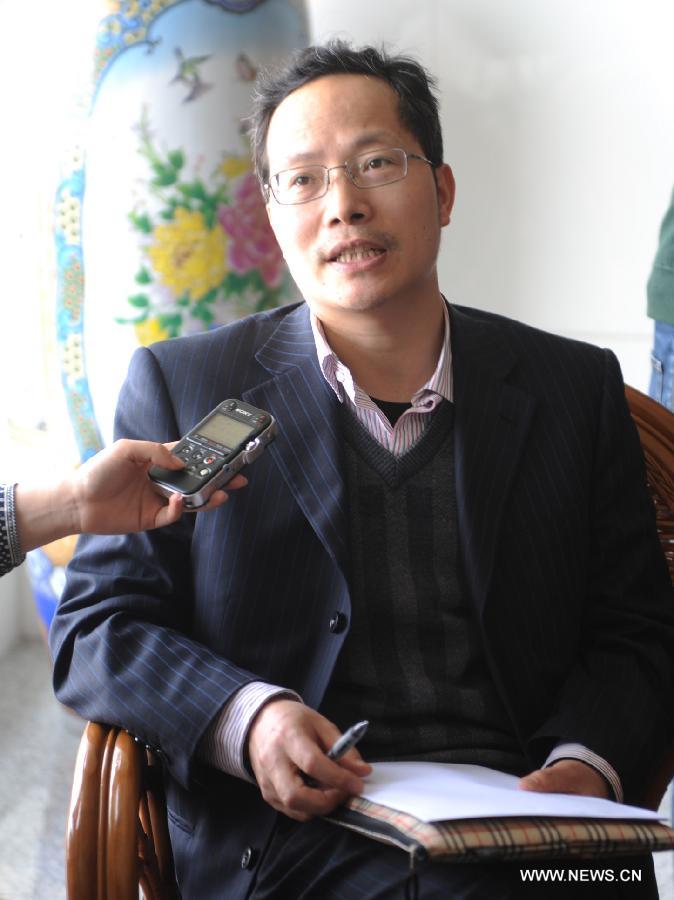 Bao Changjun, deputy director of the Institute for Acute Infectious Diseases in Jiangsu Provincial Center for Disease Control and Prevention, receives an interview on H7N9 bird flu virus in Nanjing, capital of east China's Jiangsu Province, April 1, 2013. Two people in east China's Shanghai died in early March after contracting H7N9, a strain of avian influenza that had never been passed to humans before. Another woman in Anhui who also contracted the virus in early March is in a critical condition and has been transferred to east China's Nanjing for treatment, according to China's National Health and Family Planning Commission. (Xinhua/Shen Peng)