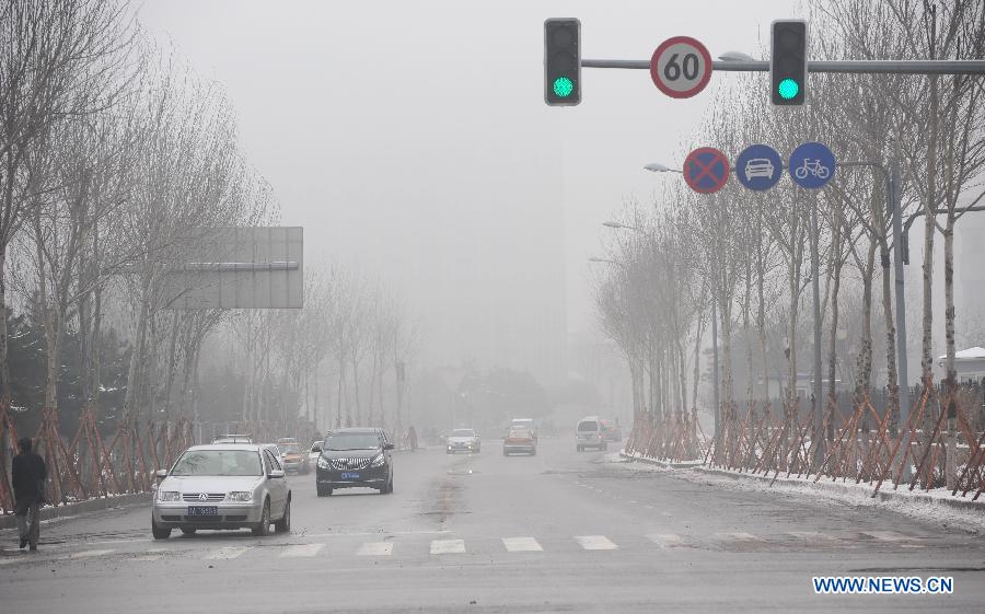 Vehicles run in fog in Shenyang, capital of northeast China's Liaoning Province, April 2, 2013. Local meteorological authorities issued an orange fog alert on Tuesday morning, and the visibility in the city was less than 500 meters. (Xinhua/Jiang Bing)