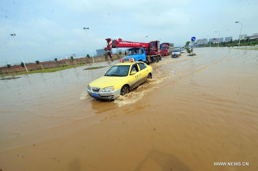 Vehicles run on the flooded Lingxiu Road in Nanning, capital of south China's Guangxi Zhuang Autonomous Region, April 2, 2013. Parts of the autonomous region, including Nanning, Yulin and Qinzhou, witnessed a heavy rainfall on Tuesday, where rainstorm alerts have been issued by local meteorological authorities. (Xinhua/Huang Xiaobang) 