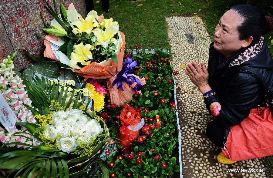 A lady prays in front of a monument built for body and organ donators at the Sanshan Cemetery in Fuzhou, capital of southeast China's Fujian Province, April 2, 2013, ahead of the Qingming Festival, or Tomb Sweeping Day, which falls on April 4 this year. By far, as many as 1,795 volunteers in the province have registered to donate their organs after they pass away. And a total of 105 full-body organ donations and 112 cornea donations have been operated. (Xinhua/Zhang Guojun) 