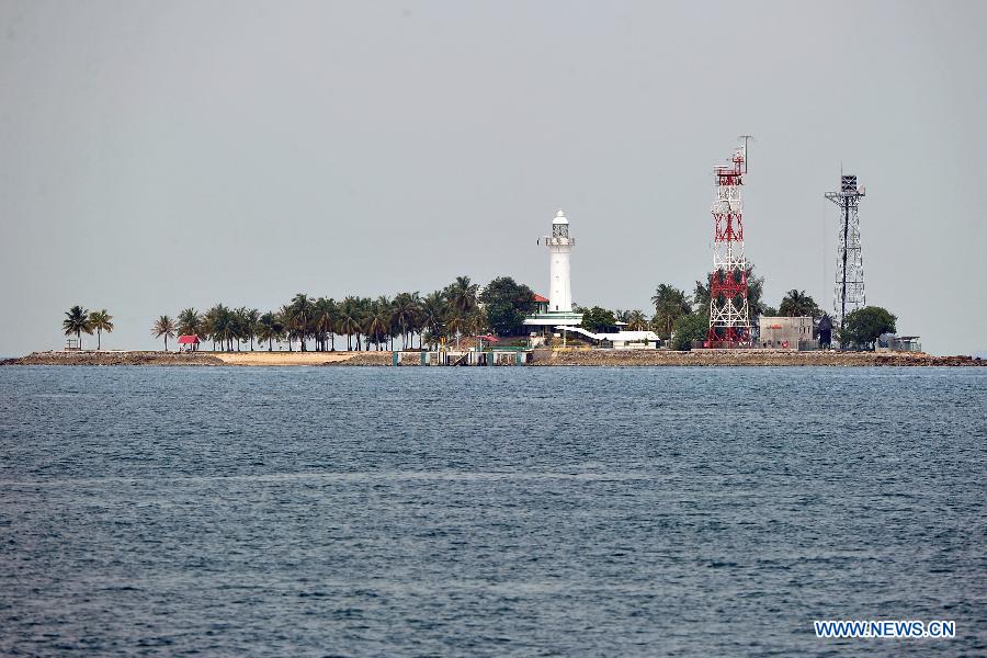 Photo taken on April 2, 2013 shows the Raffles Lighthouse on Singapore's southern island of Pulau Satumu. The Maritime Port Authority (MPA) of Singapore organized a visit for the media to the Raffles Lighthouse as a preview of the upcoming Singapore Maritime Week which will be held from April 7 to 12. (Xinhua/Then Chih Wey)