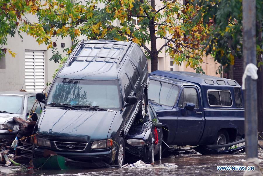 Automobiles remain stranded in a flooded area, after a storm, in La Plata, 63 km south of Buenos Aires, Argentina, on April 3, 2013.  (Xinhua/TELAM) 