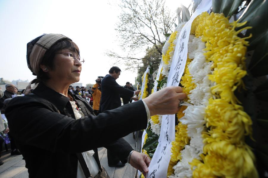 A Japanese woman attends the memorial ceremony in the Memorial Hall of the Victims in Nanjing Massacre by Japanese Invaders, in Nanjing, capital of east China's Jiangsu Province, April 4, 2013, also the Qingming Festival, or the Tomb-Sweeping Day. Lots of citizens came here to mourn Nanjing Massacre victims on Thursday. (Xinhua/Han Yuqing) 