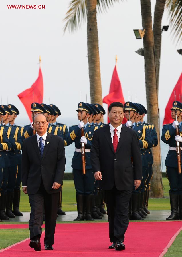Chinese President Xi Jinping (R front) accompanies Myanmar's President U Thein Sein (L front) to inspect the guard of honor during a welcoming ceremony held by President Xi Jinping for President U Thein Sein in Sanya, south China's Hainan Province, April 5, 2013. (Xinhua/Pang Xinglei)