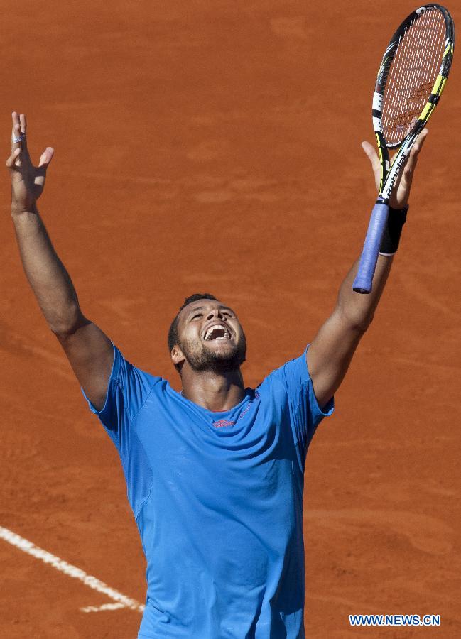 France's Jo-Wilfried Tsonga celebrates after the Davis Cup's quarter final match against Carlos Berlocq of Argentina at Mary Teran de Weiss Stadium in Buenos Aires, capital of Argentina, on April 5, 2013. Jo-Wilfried Tsonga won the match. (Xinhua/Martin Zabala)