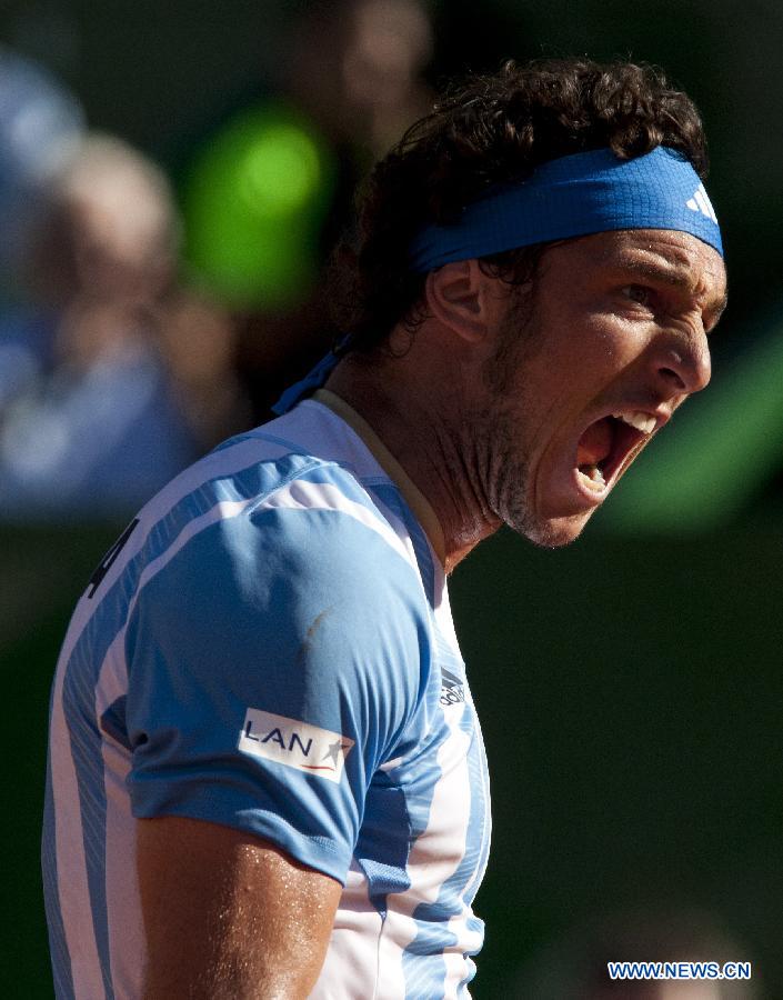 Argentina's Juan Monaco reacts during the Davis Cup's quarter final match against Gilles Simon of France at Mary Teran de Weiss Stadium in Buenos Aires, capital of Argentina, on April 5, 2013. Juan Monaco won the match. (Xinhua/Martin Zabala)