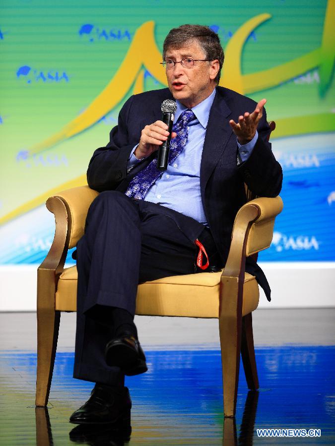 Co-chair and Trustee of Bill and Melinda Gates Foundation Bill Gates, who is also the founder of Microsoft, speaks on a Boao Dialogue under the theme of "Investment for the Poor" during this year's annual meeting of the Boao Forum for Asia in Boao, south China's Hainan Province, April 6, 2013. (Xinhua/Xu Zijian)