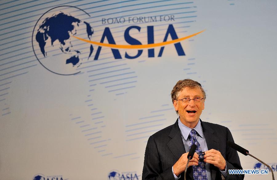 Co-chair and Trustee of Bill and Melinda Gates Foundation Bill Gates, who is also the founder of Microsoft, speaks on a Boao Dialogue under the theme of "Investment for the Poor" during this year's annual meeting of the Boao Forum for Asia in Boao, south China's Hainan Province, April 6, 2013. (Xinhua/Guo Cheng)