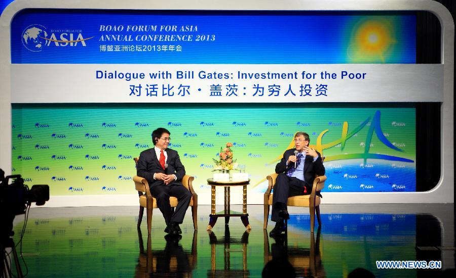 Co-chair and Trustee of Bill and Melinda Gates Foundation Bill Gates (R), who is also the founder of Microsoft, speaks on a Boao Dialogue under the theme of "Investment for the Poor" during this year's annual meeting of the Boao Forum for Asia in Boao, south China's Hainan Province, April 6, 2013. (Xinhua/Xu Zijian)