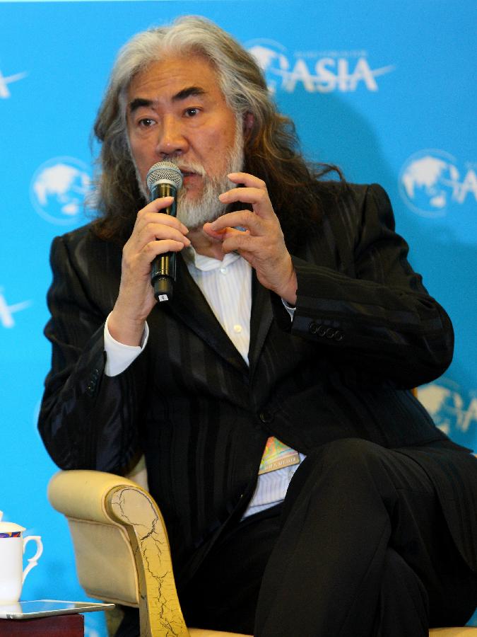 Producer Zhang Jizhong speaks during the session of "Boao Cultural Forum" at the Boao Forum for Asia (BFA) Annual Conference 2013 in Boao, south China's Hainan Province, April 8, 2013. (Xinhua/Xu Zijian)