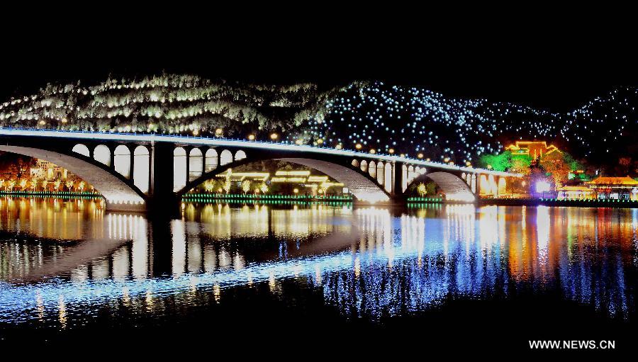 Photo taken on April 8, 2013 shows the night scenery of Longmen Bridge in scenic area of Longmen Grottoes in Luoyang, central China's Henan Province. The night tour at Longmen Grottoes, a world cultural heritage site, has been opened to public since Monday. (Xinhua/Wang Song)