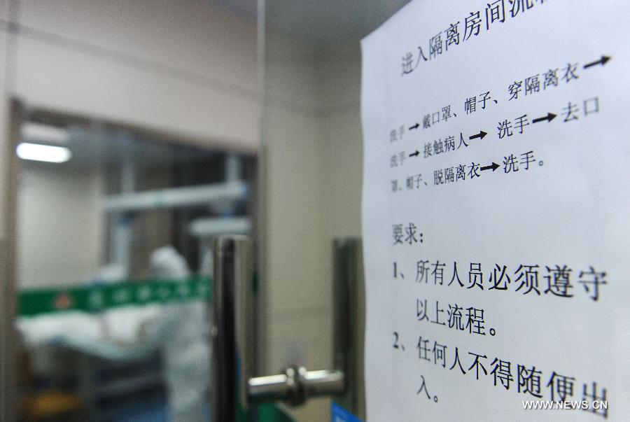 Photo taken on April 8, 2013 shows a notice about the process of entering an isolated room on a door of an ICU at the People's Hospital of Bozhou City, east China's Anhui Province. A 55-year-old male patient, surnamed Li, once worked at a local live poultry stall. He was diagnosed positive of the H7N9 avian influenza virus on Sunday. As of 6 p.m. on Monday, China reported 24 cases of human infection with the lesser-known H7N9 bird flu virus, including 11 in Shanghai Municipality, eight in Jiangsu Province, three in Zhejiang Province and two in Anhui Province. Among the seven fatalities, five were in Shanghai and two in Zhejiang. (Xinhua/Liu Junxi)
