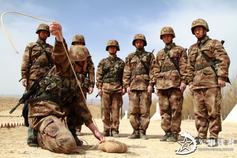 Soldiers of a regiment of the Lanzhou Military Area Command (MAC) of the Chinese People's Liberation Army (PLA) are in hard military training in the barrack. (China Military Online/Yuan Hongyan, Wang Qingbiao)