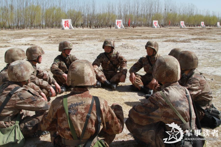 Soldiers of a regiment of the Lanzhou Military Area Command (MAC) of the Chinese People's Liberation Army (PLA) are in hard military training in the barrack. (China Military Online/Yuan Hongyan, Wang Qingbiao)