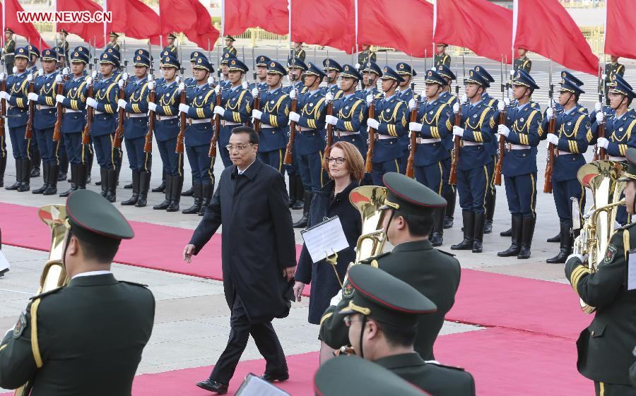 Chinese Premier Li Keqiang and Australian Prime Minister Julia Gillard review the honour guard during a welcoming ceremony before their talks in Beijing, capital of China, April 9, 2013. (Xinhua/Ding Lin) 