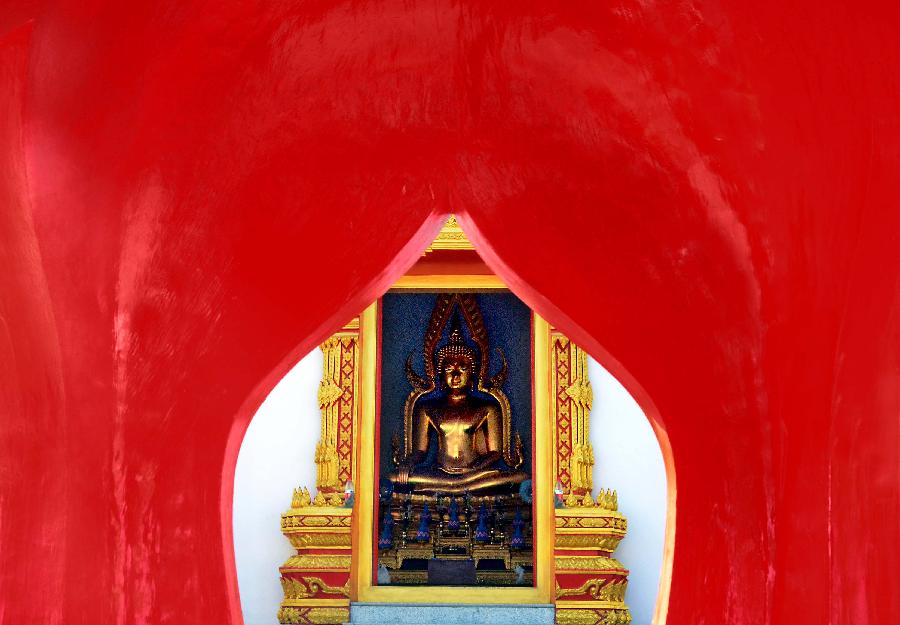 A Buddha statue donated by Thailand is seen in the Thai-style Buddha hall of the Baima Temple, or the White Horse Temple, in Luoyang City, Central China's Henan Province, April 10, 2013. Visitors can see Buddha halls with different styles of foreign countries at the Baima Temple, the oldest Buddhist temple in China.(Xinhua/Wang Song) 