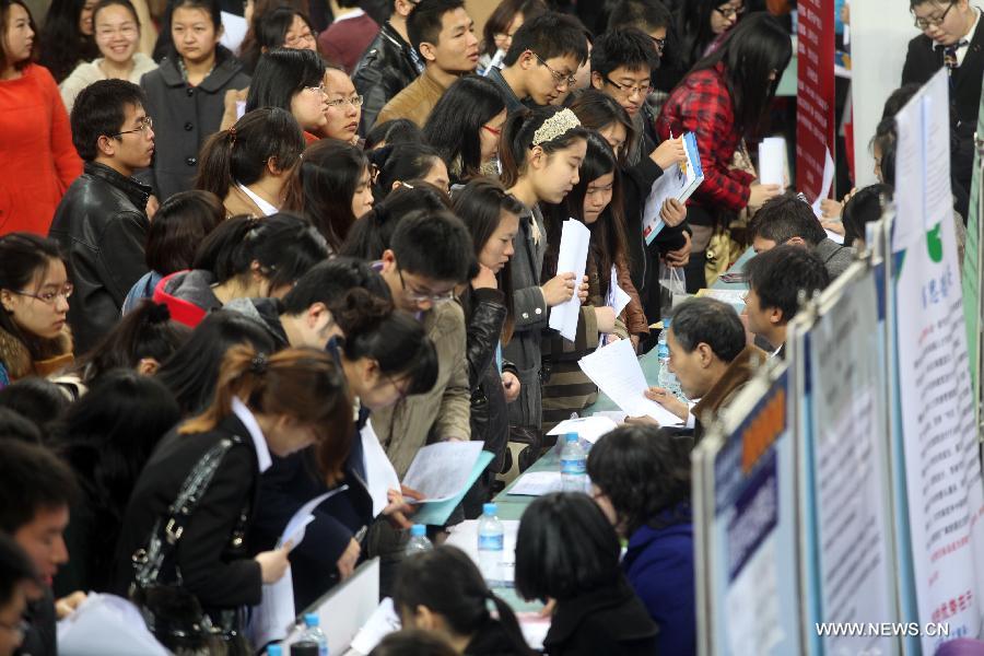 Job hunters take part in a job fair at the Tianjin University of Finance and Economics in Tianjin, north China, April 10, 2013. The job fair attracted 225 enterprises and institutions, providing 4,700 job vacancies for college graduates. (Xinhua/Liu Dongyue)  