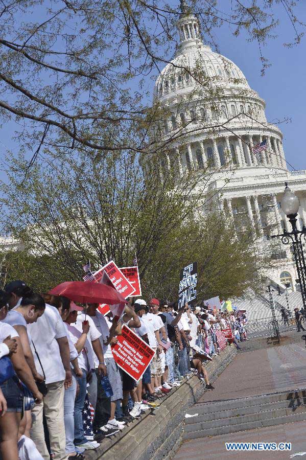 Immigration reform supporters demonstrate in the "Rally for Citizenship" on the West Lawn of Capitol Hill in Washington D.C., capital of the United States, April 10, 2013. Two senior U.S. Senators, Democratic Senator Charles Schumer and Republican Senator John McCain, who are working together to broker an immigration reform plan on Sunday, expressed optimism that a bill could be ready within this week. (Xinhua/Zhang Jun) 