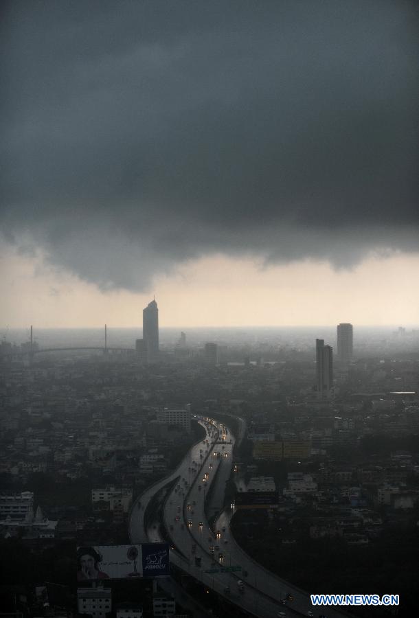 Clouds hover in the sky over Bangkok, Thailand, April 11, 2013. (Xinhua/Gao Jianjun)  