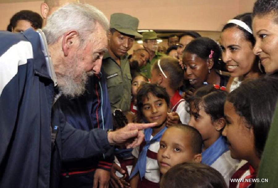 Image provided by Cubadebate on April 11, 2013 shows former Cuban president, Fidel Castro (L), attending the opening of the Vilma Espin Guillois school, in Havana, capital of Cuba, on April 9, 2013. According to the official media, Castro talked for over two hours to students, teachers and other guests to the opening ceremony of the school, which was built thanks to the initiative of former president. (Xinhua/Cubadebate) 