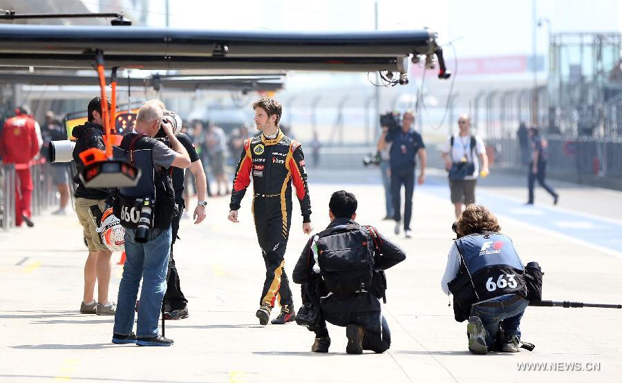 Lotus driver Romain Grosjean (3rd R) arrives for the first practice session of the Chinese F1 Grand Prix at the Shanghai International circuit, in Shanghai, east China, on April 12, 2013. (Xinhua/Li Ming)