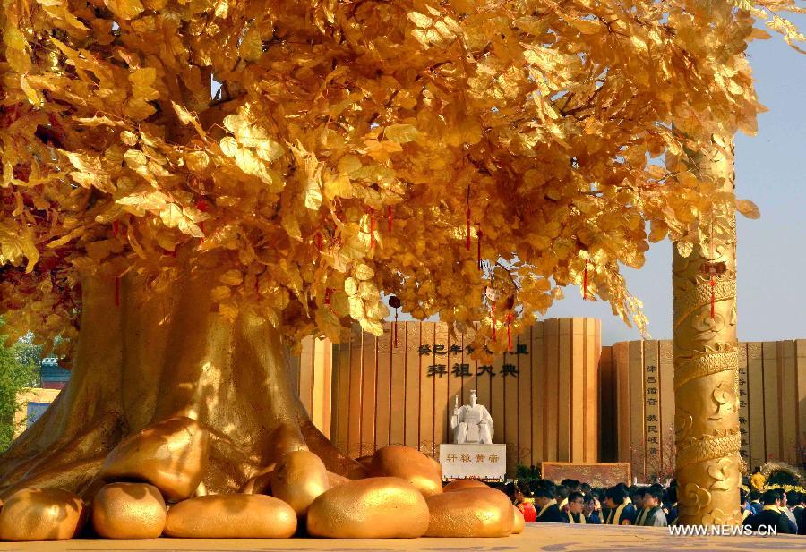 A golden tree is seen at a ceremony paying homage to Huang Di, or Yellow Emperor, who is considered as the ancestor of all Chinese people, in Xinzheng City, central China's Henan Province, April 12, 2013.(Xinhua/Wang Song)