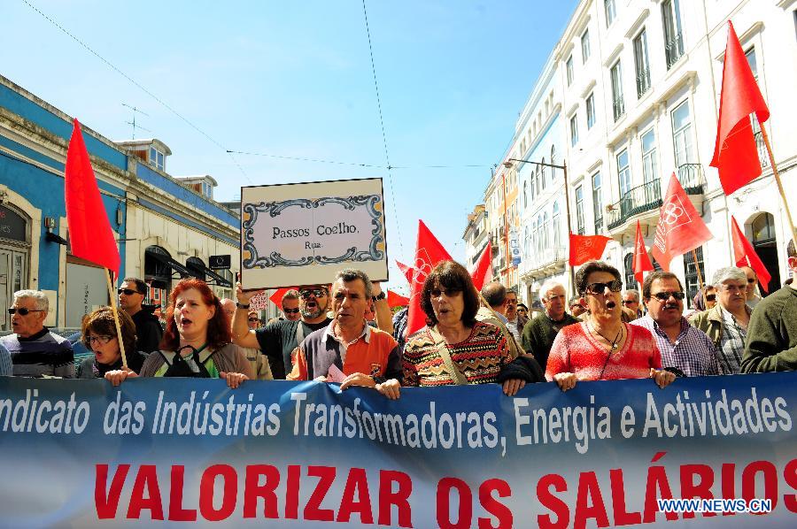 Portuguese shout slogans during a protest in Lisbon, Portugal, April 13, 2013. Some 1,000 Portuguese took to the streets in Lisbon on Saturday in protest against the government's tough austerity measures that were widely blamed for deepening economic recession in the heavily debted country. (Xinhua/Zhang Liyun) 
