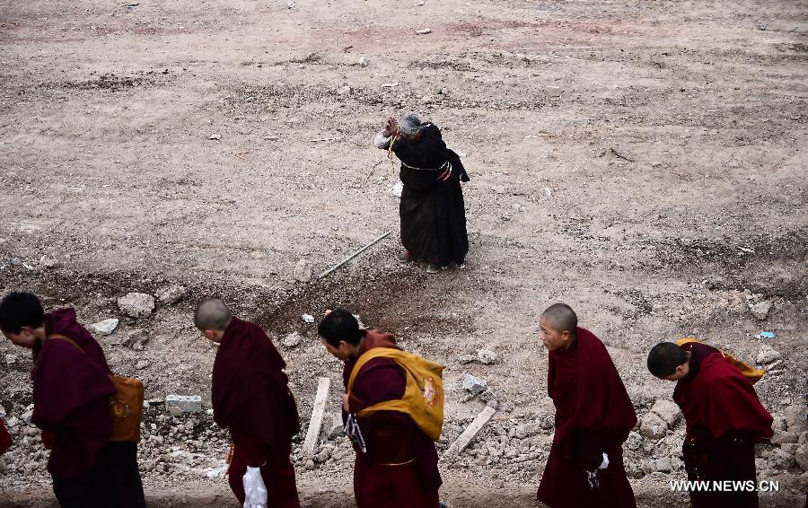 An old Tibetan man (top) prays during a Buddhist commemoration marking the third anniversary of the Yushu earthquake, in Yushu Tibetan Autonomous Prefecture, northwest China's Qinghai Province, April 14, 2013. A 7.1-magnitude earthquake hit Yushu on April 14, 2010, leaving 2,698 dead and over 12,000 injured. (Xinhua/Zhang Hongxiang)