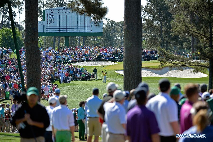 Audience watch China's Guan Tianlang hitting during the third round of the 2013 Masters golf tournament at the Augusta National Golf Club in Augusta, Georgia, the United States, April 13, 2013. Guan shot a five-over par 77 Saturday. (Xinhua/Charles Laberge/Augusta National)