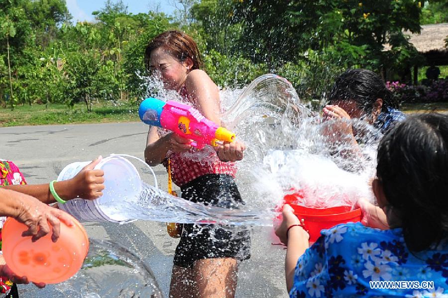 People splash water during celebrations for Songkran Festival, Thailand's traditional New Year Festival, at the Ancient City in Samut Prakan Province, Thailand, April 14, 2013. Songkran, also known as the Water Splashing Festival, started here on April 13 this year. (Xinhua/Rachen Sageamsak)