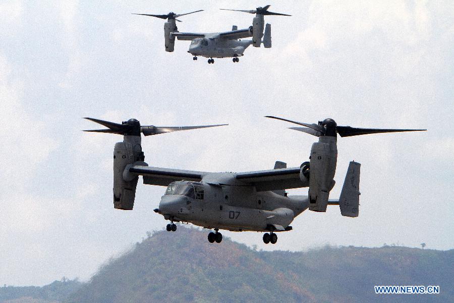 U.S. MV-22 Ospreys prepare to land during a joint military exercise in Tarlac Province, the Philippines, April 12, 2013. The Philippines and the U.S. held its 29th annual joint military exercise with at least 8,000 American and Filipino soldiers participating in the training. The joint military exercise, more known as Balikatan, which means "shoulder-to-shoulder" in Filipino, is held from April 5 to 17. (Xinhua/Rouelle Umali)